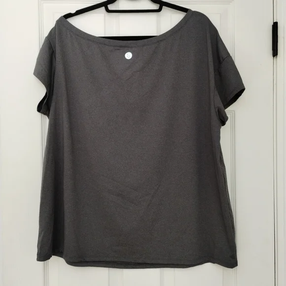 Torrid Active Dark Grey Short Sleeve Shirt Size 1 Moisture Wicking Charcoal Tee - Picture 2 of 4